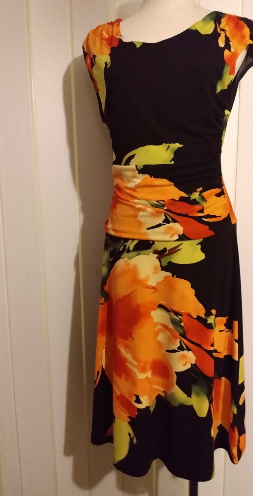 Very Stylish & slimming EN FOCUS dress SZ 10